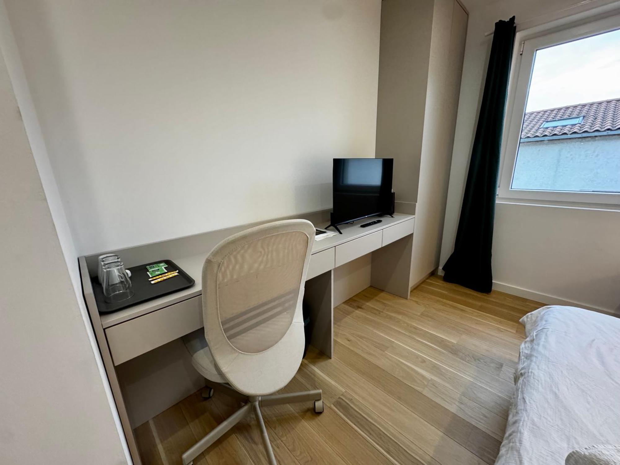 Chambre Privee Climatisee Avec Salle De Bains Partagee-Le Sapin Genay (Rhone) Ngoại thất bức ảnh
